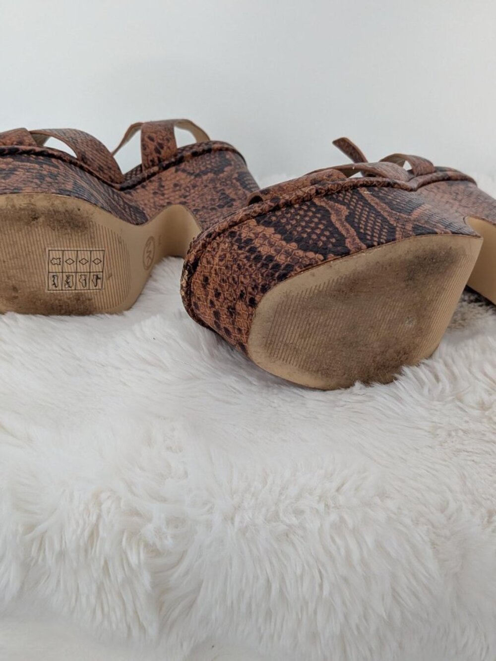 Michael Kors Divia Python Platform Sandals - Size 8M - Picture 5 of 8